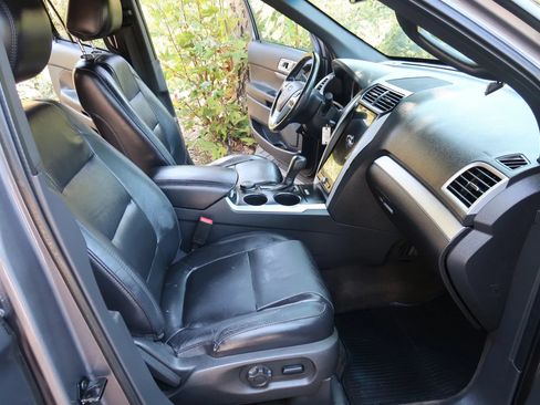 Used 2013 Ford Explorer XLT AWD/4WD image 20