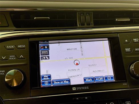 Used 2013 Toyota Avalon Limited w/ Technology Pkg FWD image 21
