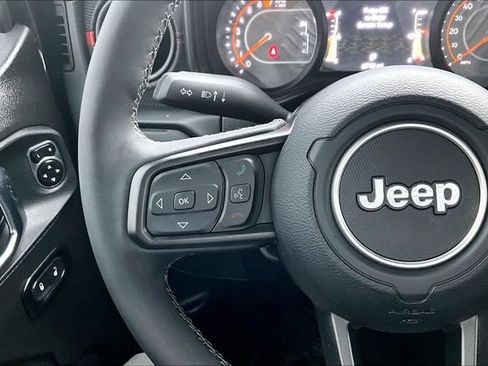 Used 2025 Jeep Gladiator Rubicon w/ Safety Group AWD/4WD image 20