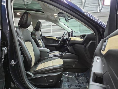 Used 2021 Ford Escape Titanium w/ Titanium Elite Package FWD image 15