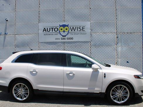 Used 2018 Lincoln MKT AWD w/ Technology Package image 2