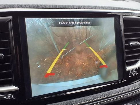 Used 2025 Chrysler Pacifica Select image 20