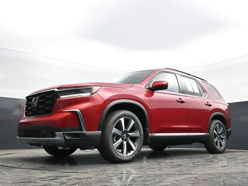 Certified 2025 Honda Pilot Touring image 42