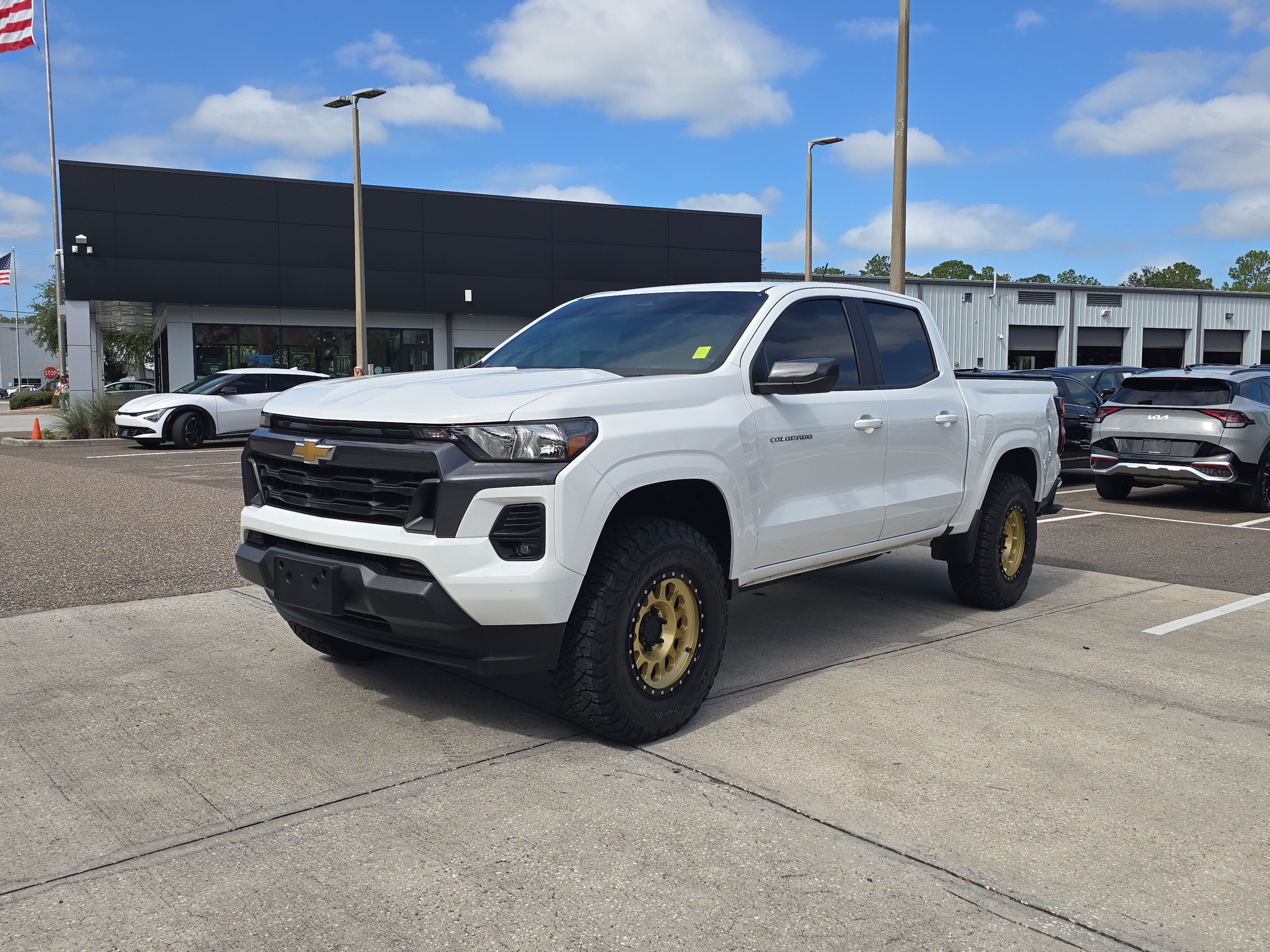Used 2024 Chevrolet Colorado LT w/ LT Convenience Package RWD image 4