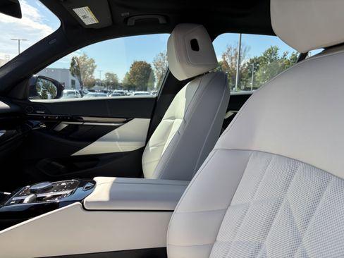 Certified 2025 BMW 530i xDrive w/ Premium Package image 16