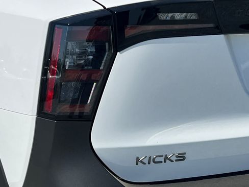 Used 2026 Nissan Kicks SV FWD image 33