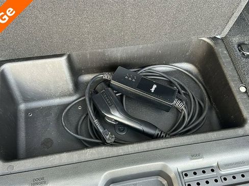 Used 2025 Jeep Wrangler Unlimited Sahara image 30