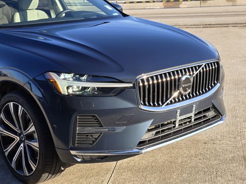 Certified 2023 Volvo XC60 B5 Ultimate w/ Climate Package image 11