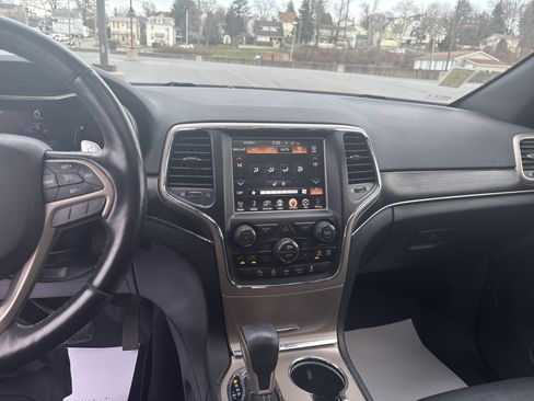 Used 2016 Jeep Grand Cherokee Limited image 24