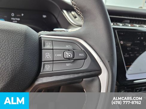 Used 2024 Jeep Grand Cherokee Altitude AWD/4WD image 33