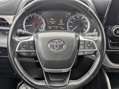 Used 2023 Toyota Highlander XLE image 13
