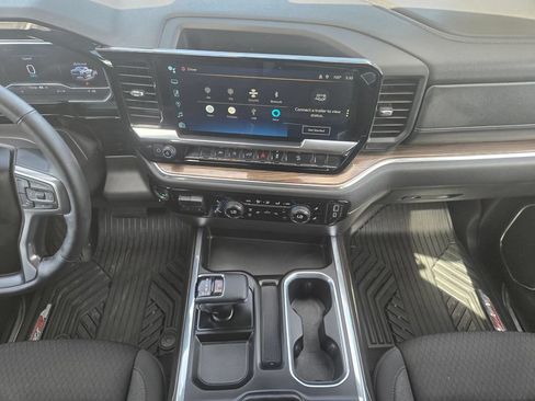 Used 2024 Chevrolet Silverado 1500 LT Trail Boss w/ Convenience Package II AWD/4WD image 10