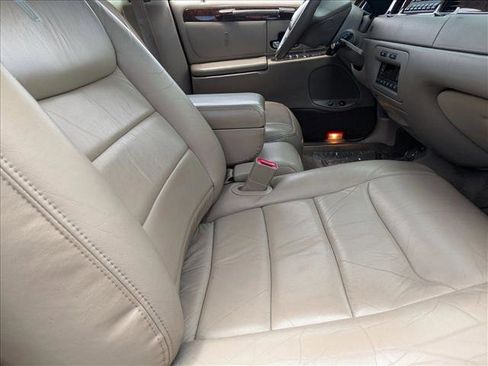 Used 2000 Lincoln Town Car Signature RWD image 18