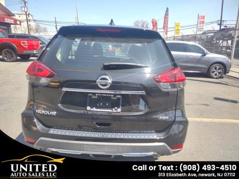 Used 2018 Nissan Rogue S image 10