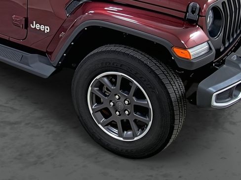 Used 2022 Jeep Gladiator Overland w/ LED Lighting Group AWD/4WD image 14