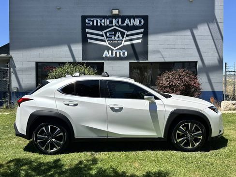 Used 2019 Lexus UX 200 w/ Accessory Package 2 FWD image 5