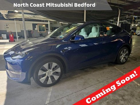 Used 2023 Tesla Model Y Long Range AWD/4WD image 1