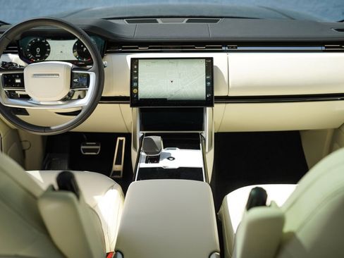 Used 2025 Land Rover Range Rover SE AWD/4WD image 20