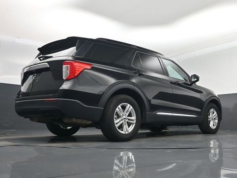Used 2022 Ford Explorer XLT image 46