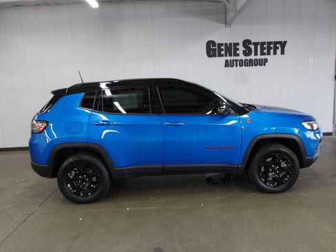 Used 2023 Jeep Compass Trailhawk w/ Trailhawk Elite Group AWD/4WD image 3