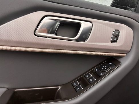 New 2026 Ford Explorer Active image 17