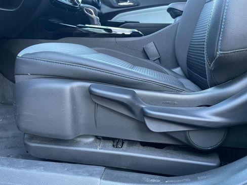 Used 2025 Chevrolet Trax LT image 23