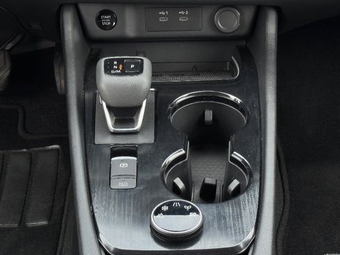 Used 2024 Nissan Rogue SL image 12