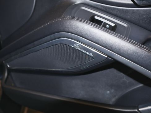 Used 2014 Porsche 911 Turbo S image 39
