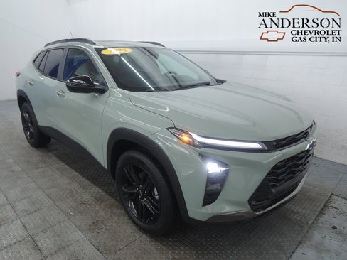 Used 2025 Chevrolet Trax ACTIV w/ Sunroof Package image 1