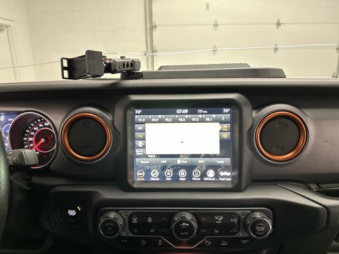 Used 2021 Jeep Gladiator Mojave AWD/4WD image 28