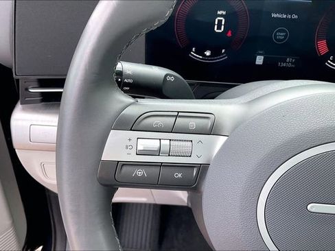 Used 2025 Hyundai Kona SEL AWD/4WD image 16
