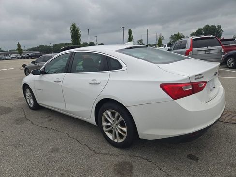 Used 2018 Chevrolet Malibu LT FWD image 2
