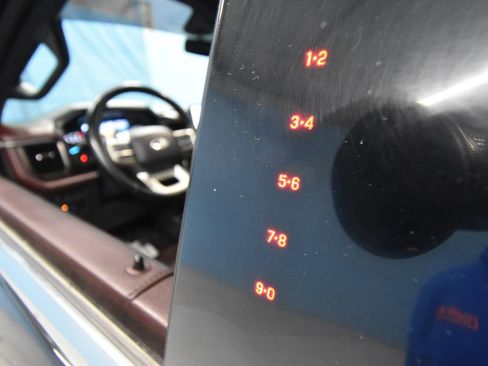 Used 2022 Ford Expedition Max Limited image 4