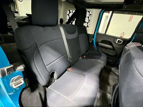 Used 2020 Jeep Wrangler Unlimited Sahara image 36