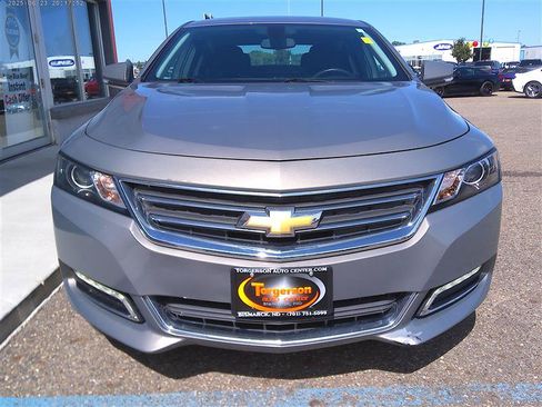 Used 2019 Chevrolet Impala LT FWD image 17