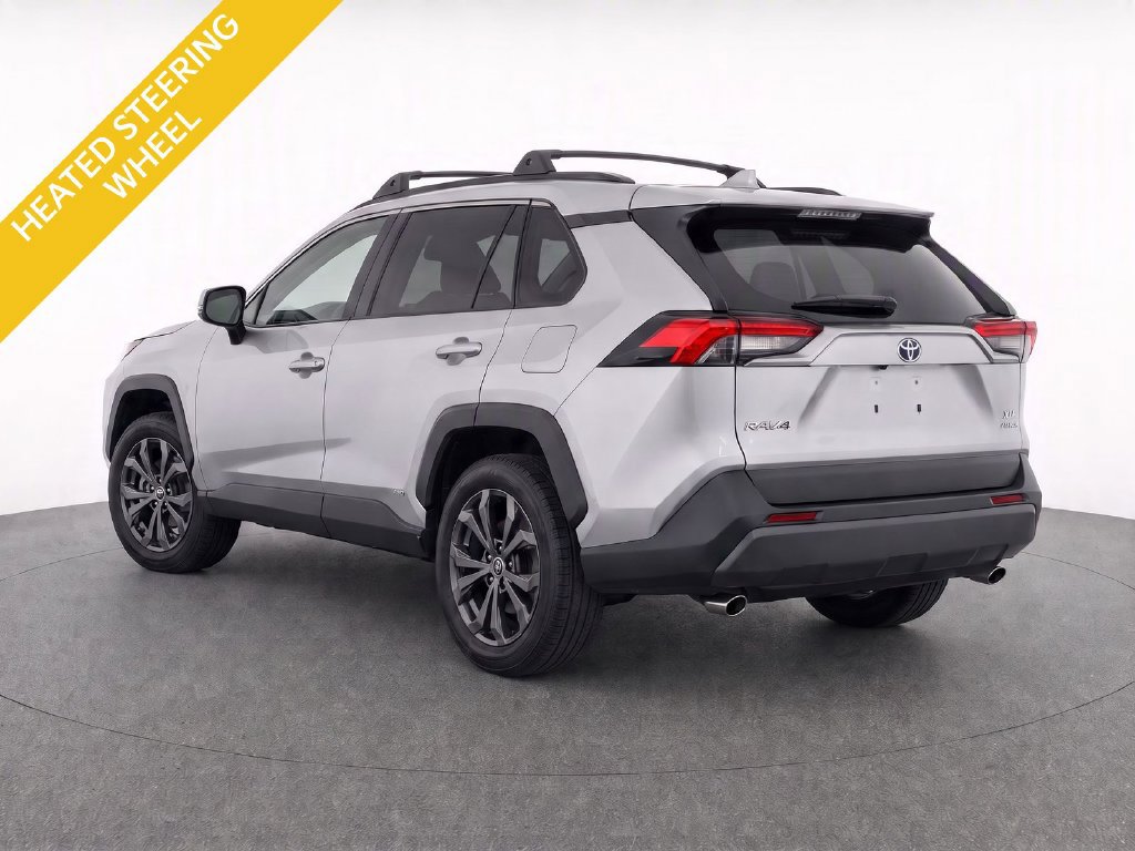 Used 2022 Toyota RAV4 XLE Premium AWD/4WD image 4