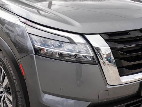 Used 2023 Nissan Pathfinder SL AWD/4WD image 36