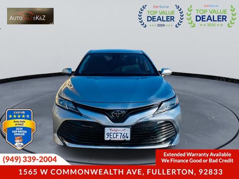 Used 2018 Toyota Camry SE FWD image 1