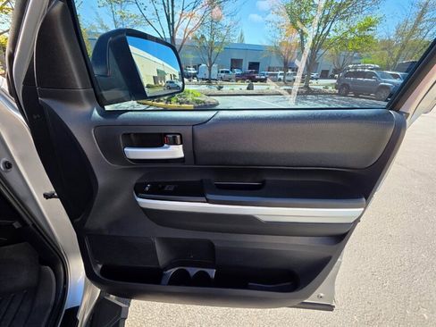 Used 2015 Toyota Tundra SR5 w/ SR5 Upgrade Package AWD/4WD image 36