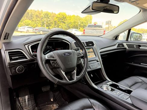 Used 2018 Ford Fusion SE w/ Equipment Group 602A FWD image 13