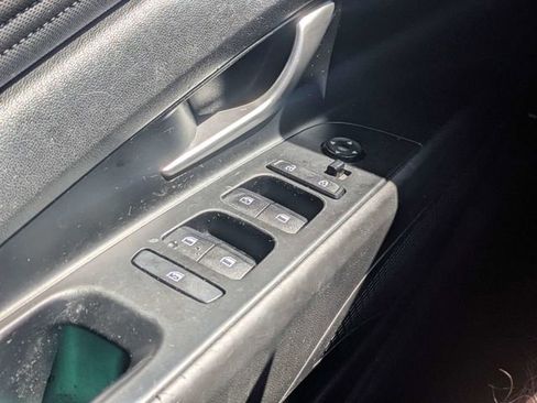 Used 2022 Hyundai Elantra Limited FWD image 23