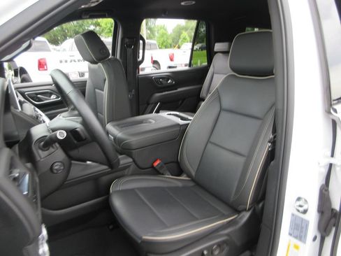 Used 2024 GMC Yukon SLT w/ SLT Luxury Package AWD/4WD image 21