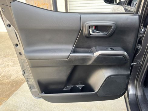 Used 2021 Toyota Tacoma TRD Sport w/ Technology Package RWD image 37