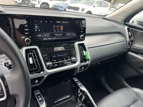 Certified 2022 Kia Sorento SX w/ Panoramic Sunroof Package image 29