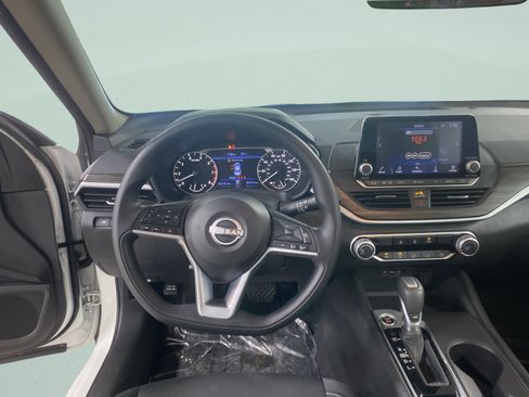 Used 2025 Nissan Altima 2.5 SV FWD image 16