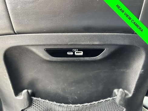 Used 2023 Chrysler Pacifica Limited FWD image 28