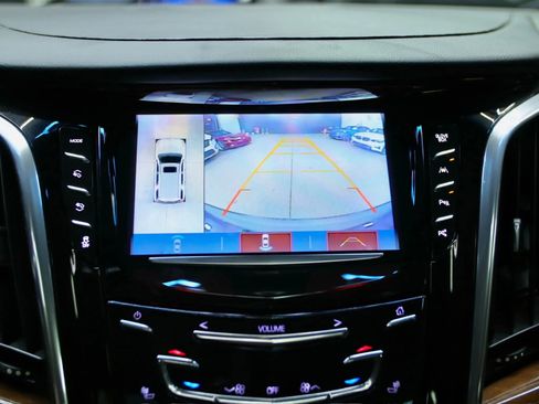 Used 2017 Cadillac Escalade Luxury image 40