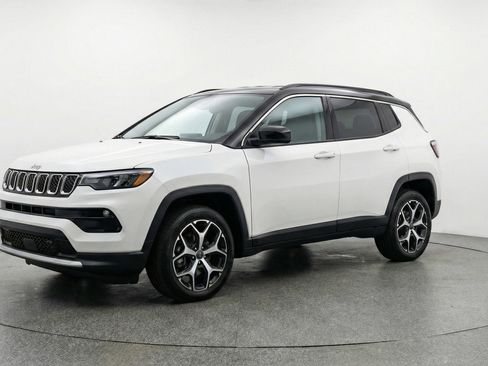 Used 2025 Jeep Compass Limited AWD/4WD image 3