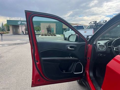 Used 2019 Jeep Compass Limited AWD/4WD image 30