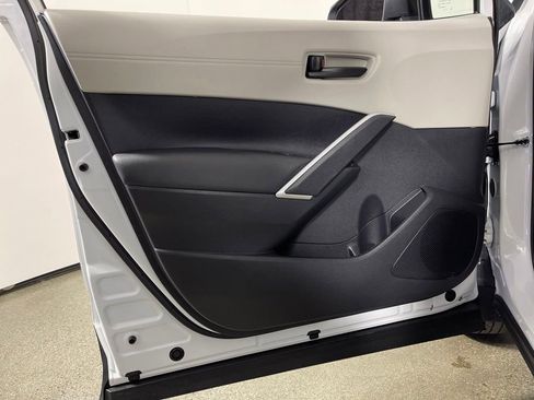 Certified 2024 Toyota Corolla Cross L image 17